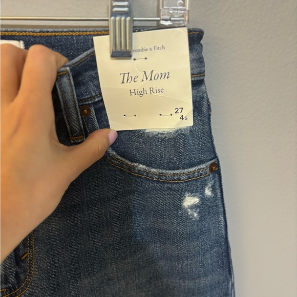 Abercrombie & Fitch The Mom High Rise Jean NWT Size 4/27 - Picture 6 of 10